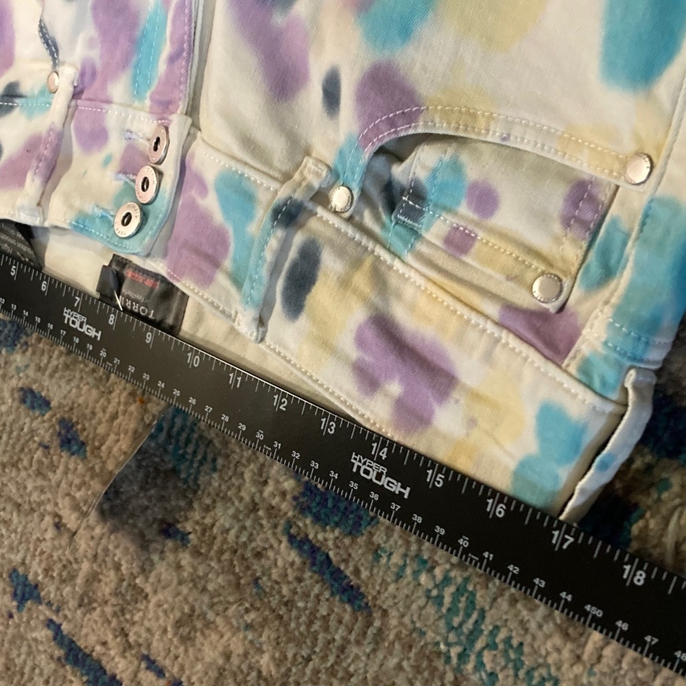 NWT Torrid Women's Tie-Dye Crop Jeans in Pastel Blue and Pink - Picture 8 of 9